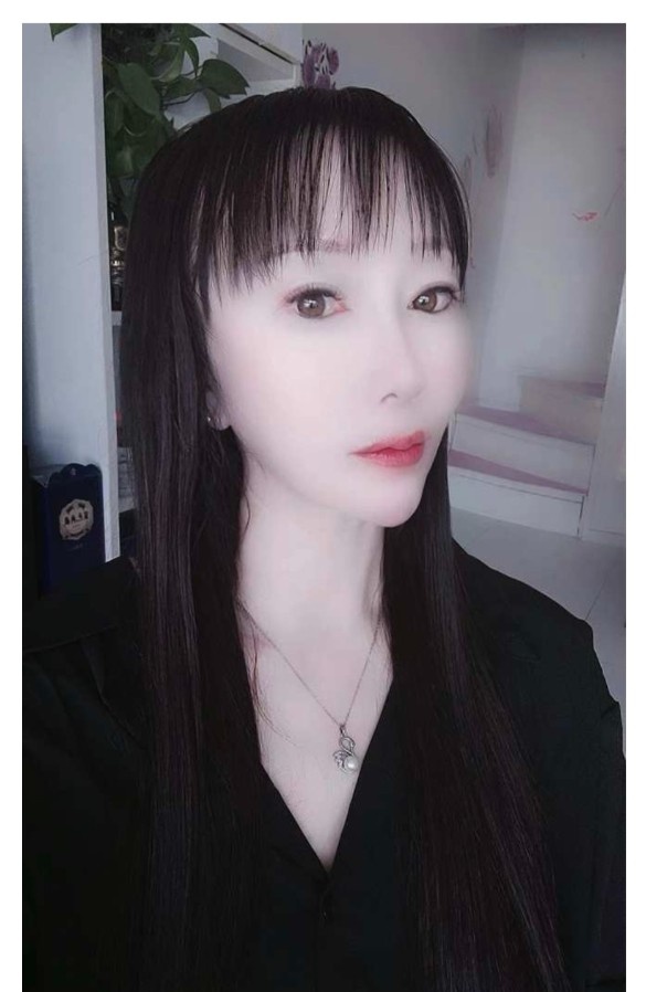 草房内蒙少妇