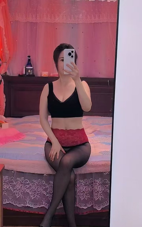 建业完美身材小英