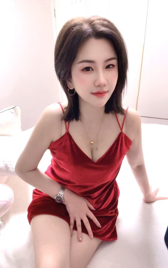 南站短发女神笑笑