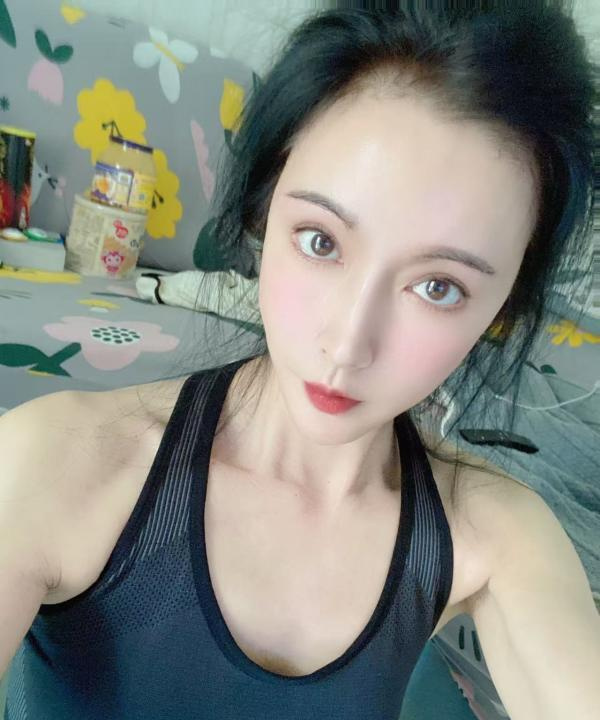 骚女长腿模特儿