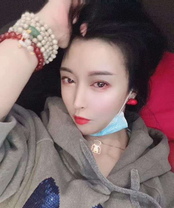 骚女长腿模特儿
