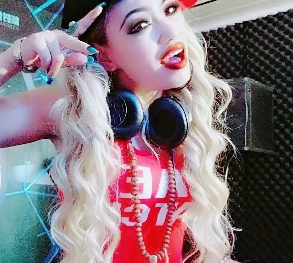 吞精金发女王