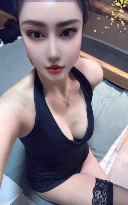 圆润挺翘小姐姐