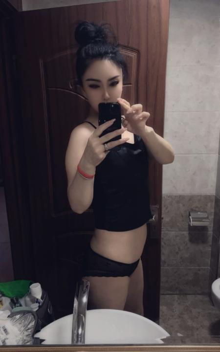 圆润挺翘小姐姐