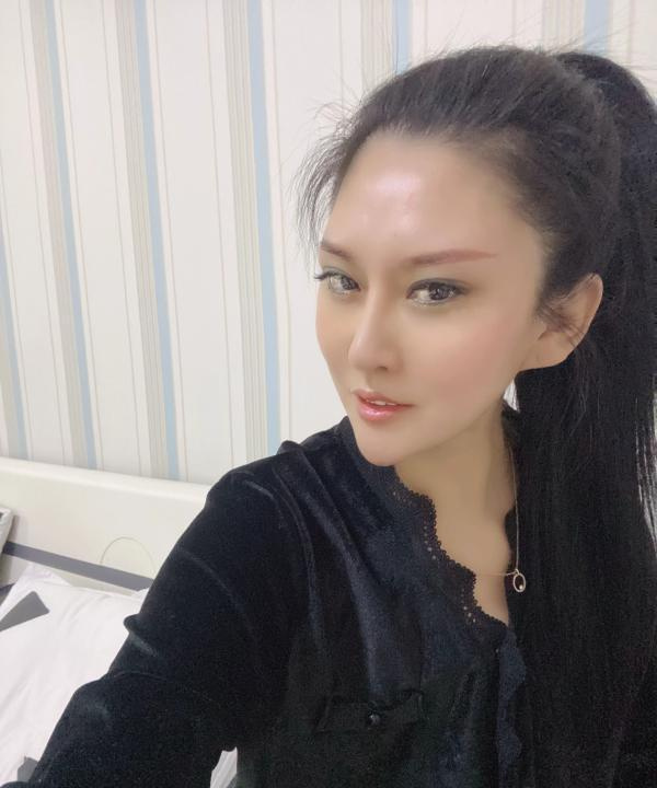 圆润挺翘小姐姐