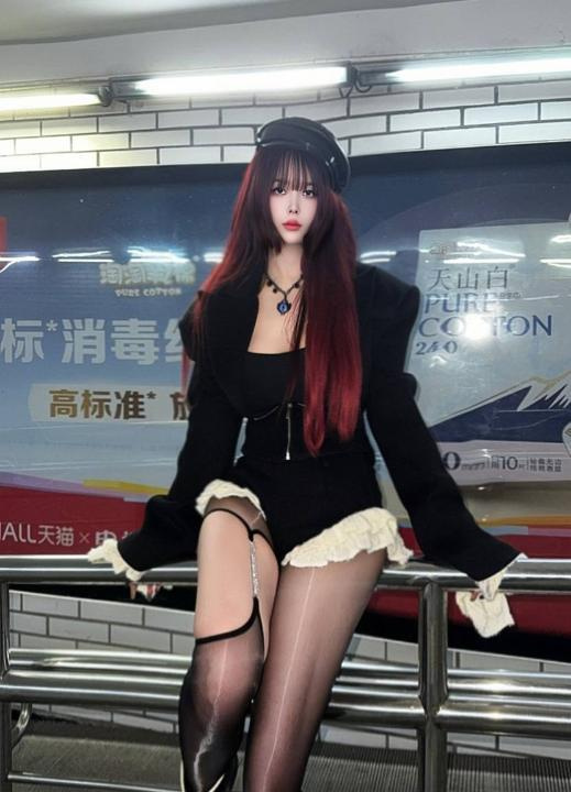 黑丝肥臀风骚馨菲