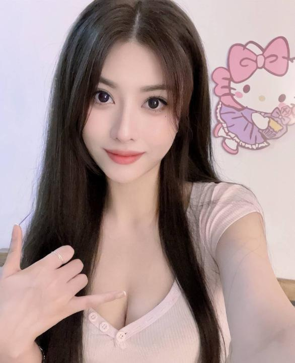 身材纤细颜值颖儿