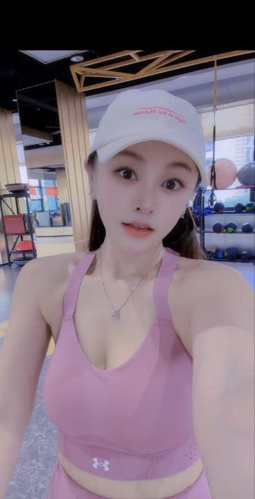 服务系身材苗条妹子