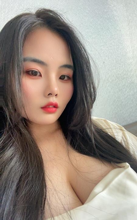 超胸的小七