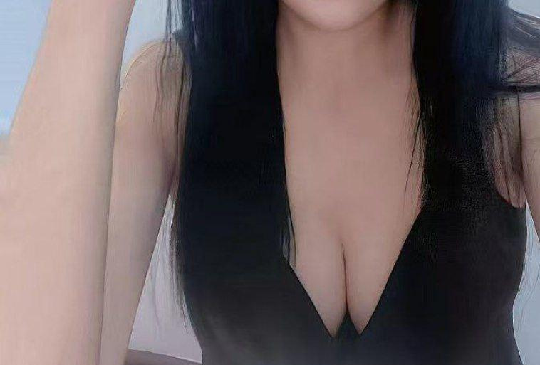 苗条性感水床服务小樱