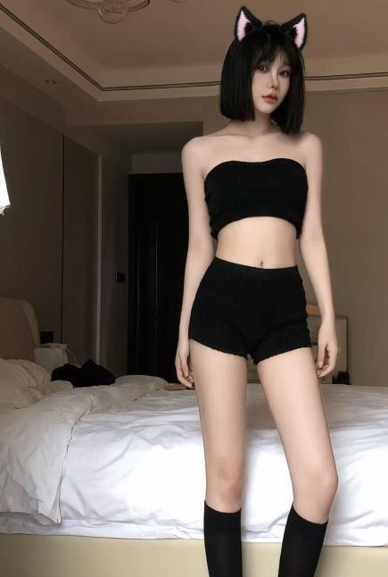 包和很飒的短发妹妹
