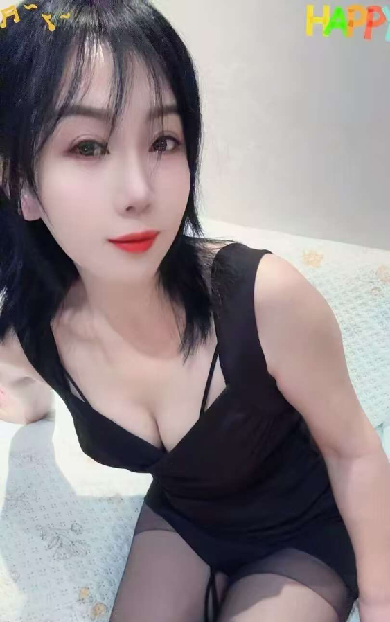 短发小少妇芯儿