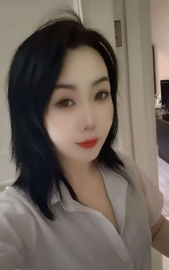 短发小少妇芯儿