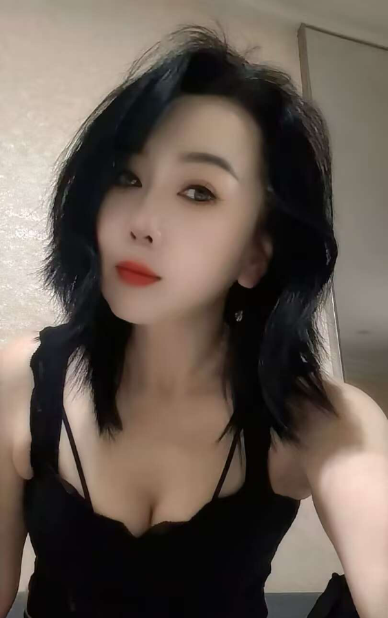短发小少妇芯儿