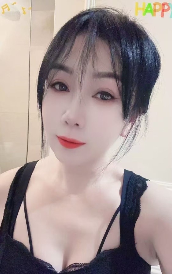 短发小少妇芯儿