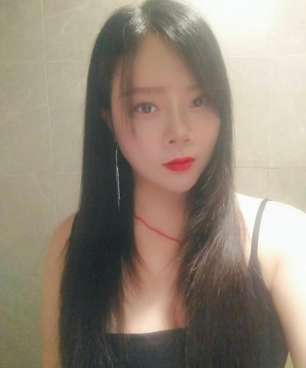 性价比很高的大胸妹子