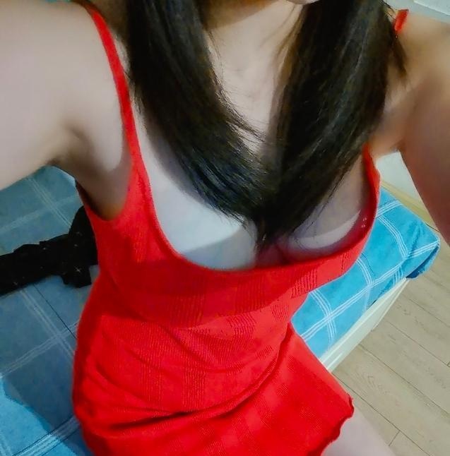 性价比很高的大胸妹子
