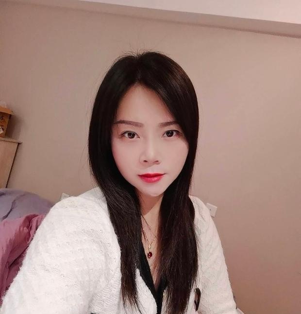 性价比很高的大胸妹子