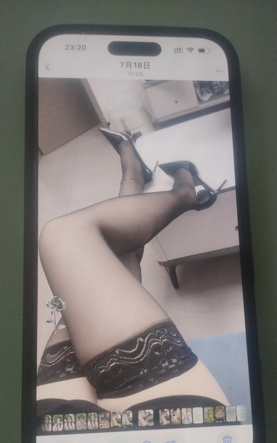 大奶骚穴泄火人妻