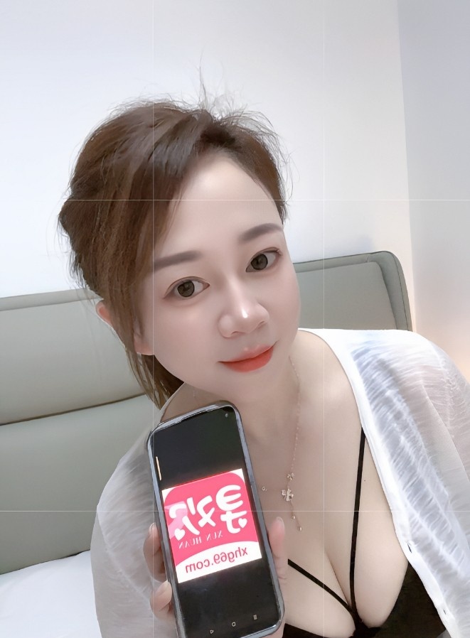 东站风情吊钟乳倩倩