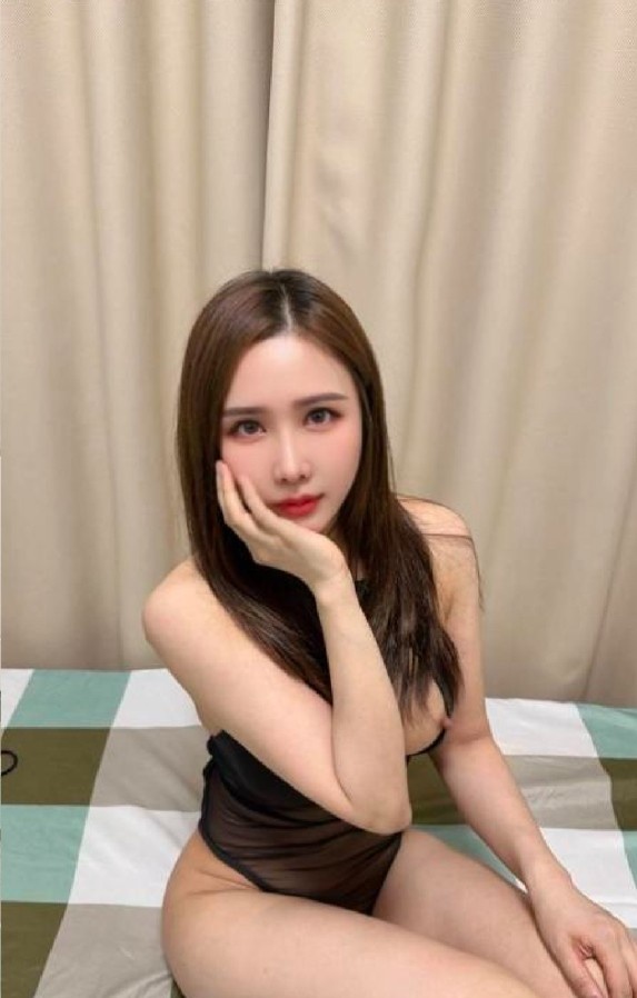 服务系气质瑜伽少妇