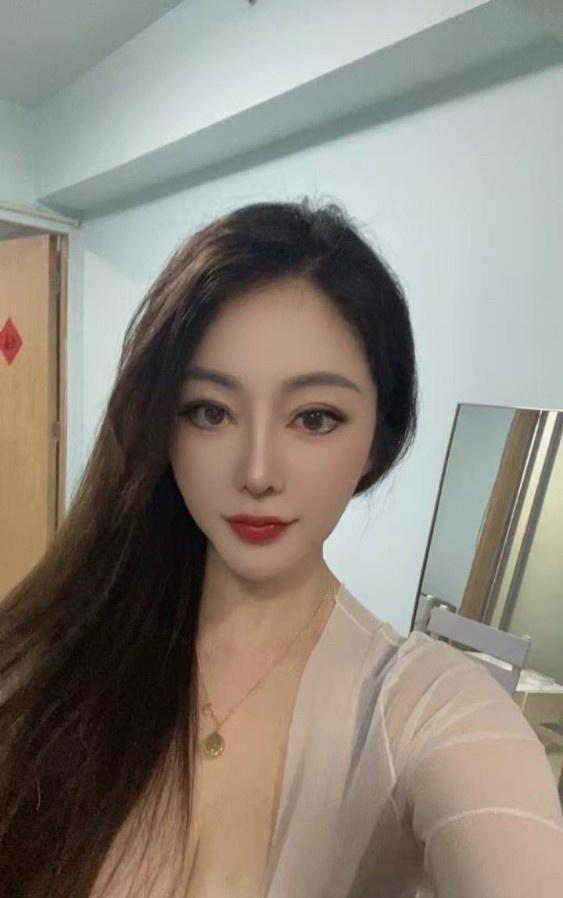武进性感身材依依