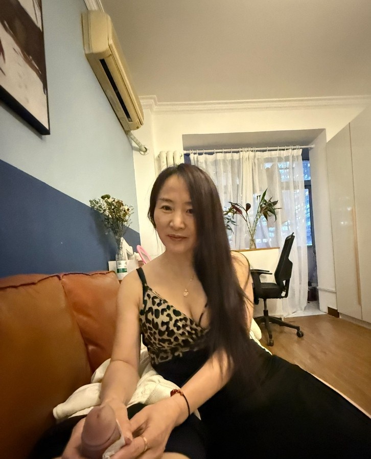 无敌棒的口交小少妇