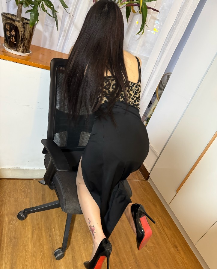无敌棒的口交小少妇