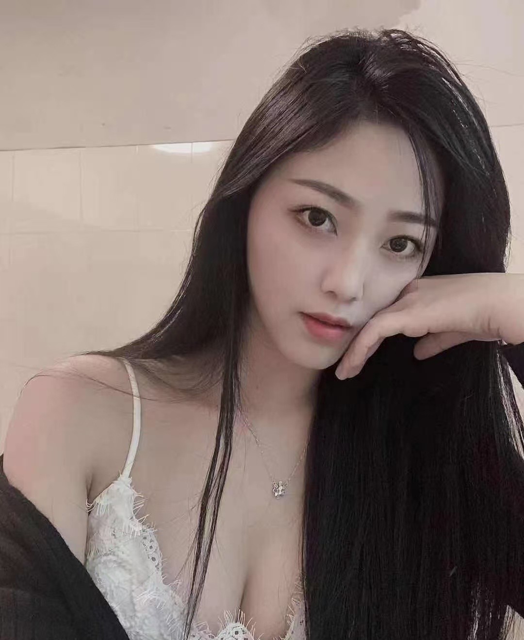 性感女孩言宝