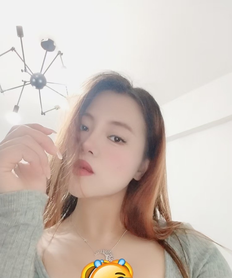 民治地铁站附近美女