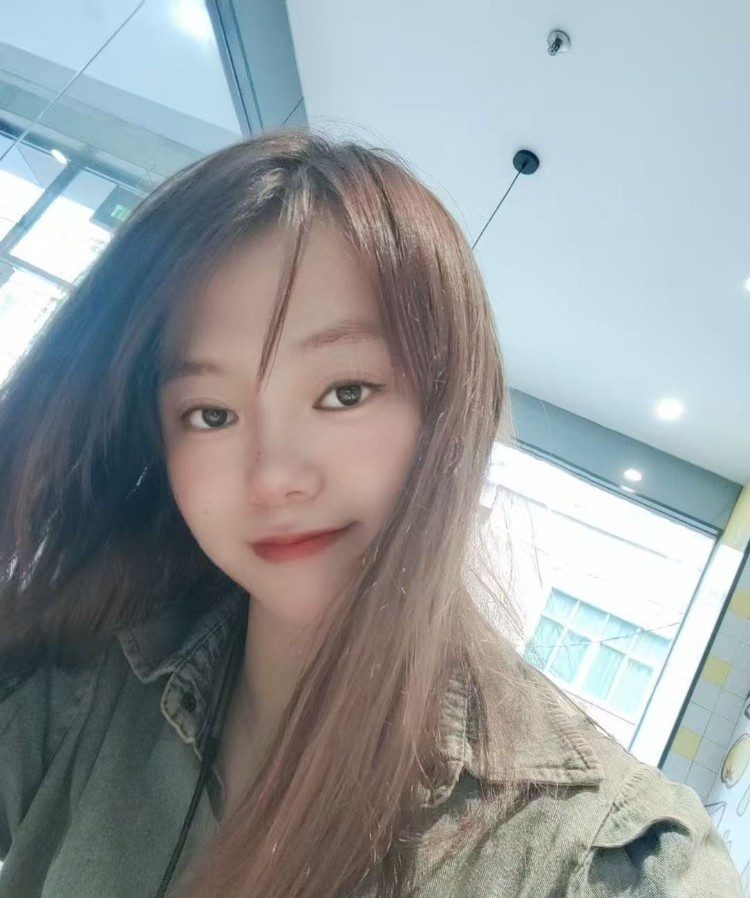 民治地铁站附近美女