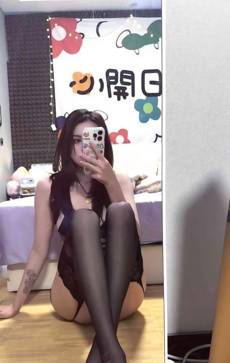 异域巨乳花姑娘