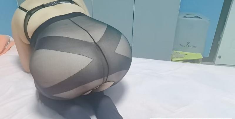 大屁股长腿骚姐姐