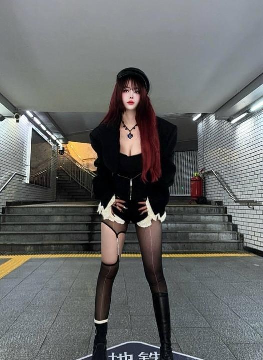 制服诱惑翘臀馨菲老师