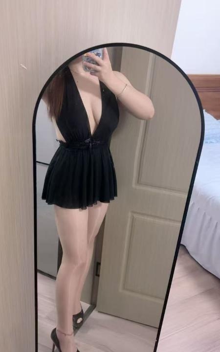 花臂性感女郎