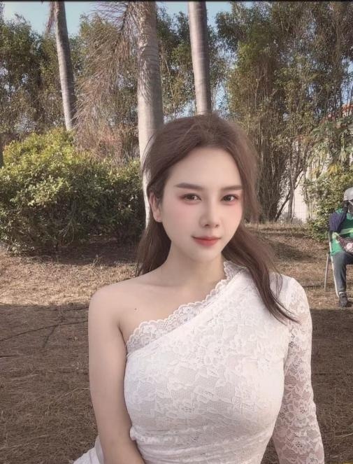 南门性感大奶小妹儿