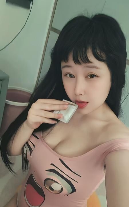 东站娃娃脸巨乳少妇