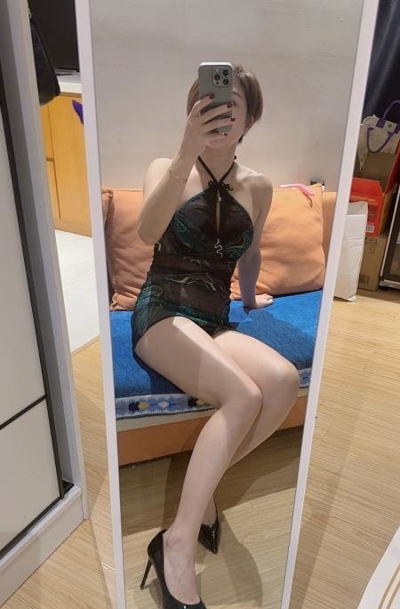 美腿短发姐姐