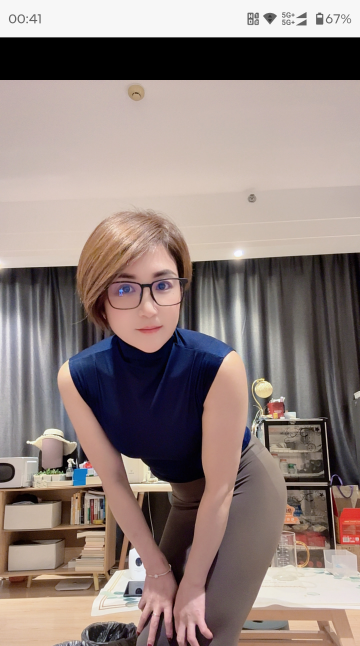 美腿短发姐姐