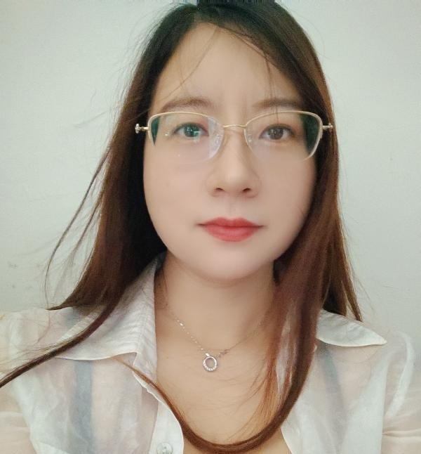 江南西奶牛眼镜妹