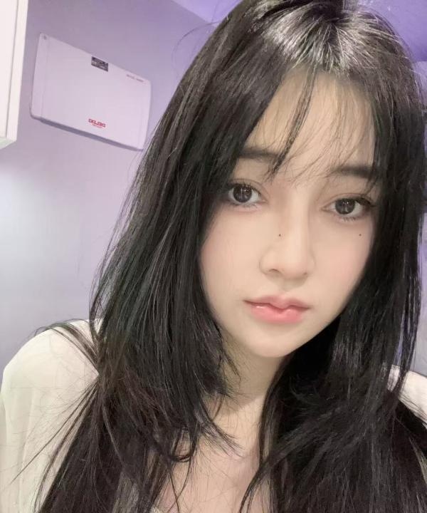 微胖兼职天花板月亮