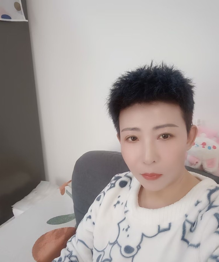 短发熟妇