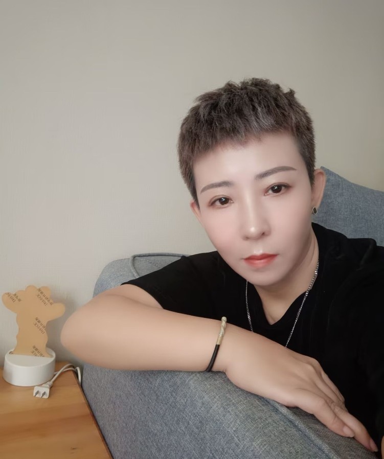 短发熟妇