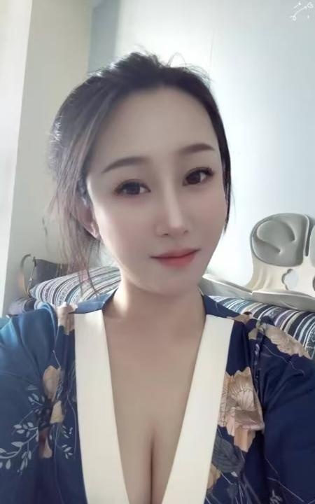 和平拉丝水床少妇