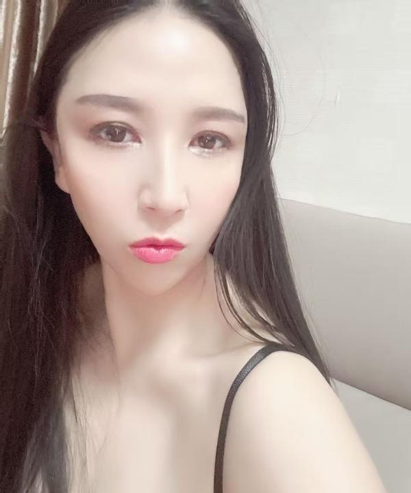 汉口大奶舌吻小姐姐