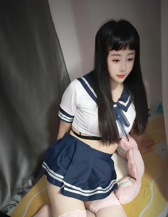 反食娃娃脸大奶少妇