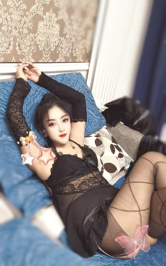 黑丝性感少妇