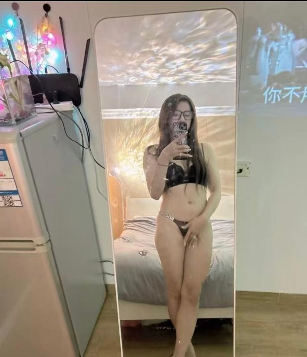 个人美腿骚臀人妻