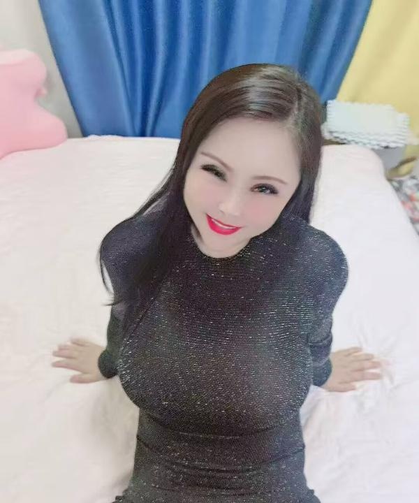 巨骚大眼D波少妇甜甜