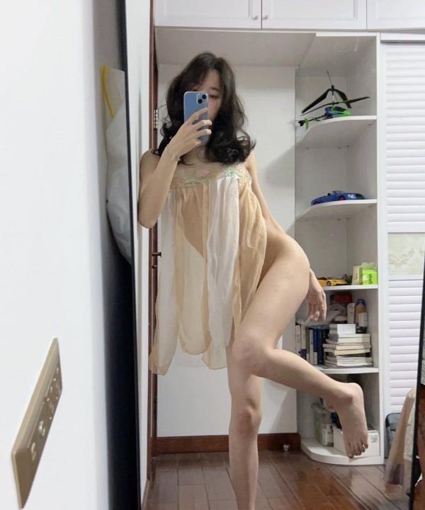 冷白皮美腿小少妇
